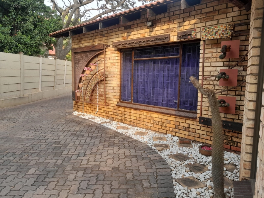 4 Bedroom Property for Sale in Safari Gardens North West